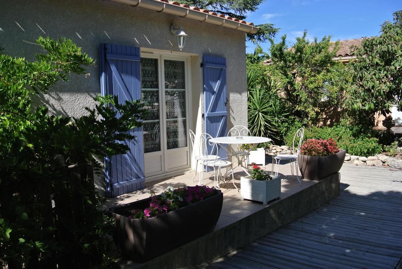 Logis Hotel Restaurant Le Clos Des Capitelles Uchaud Exterior foto